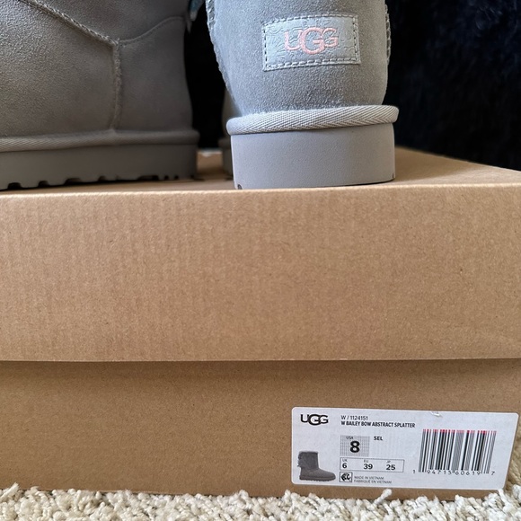 Sold- Ugg Bailey Bow - Picture 9 of 9